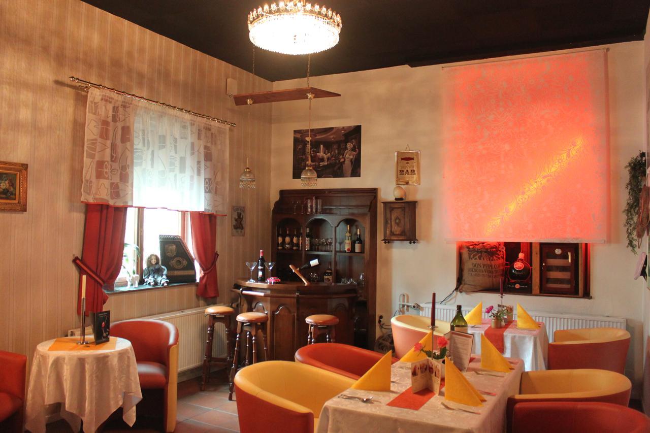 Pension Und Restaurant Die Burg Ehrenfriedersdorf Eksteriør bilde